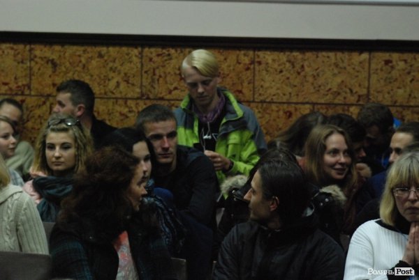 глядачі драми «Батько»