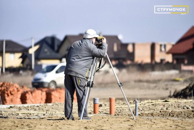 У ЖК «Струмочок» біля Луцька перша секція таунхаусів готова на 40%. ФОТО*