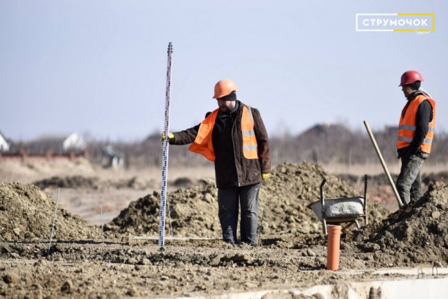 У ЖК «Струмочок» біля Луцька перша секція таунхаусів готова на 40%. ФОТО*