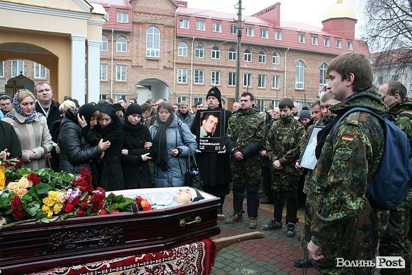 У Луцьку прощалися з загиблим волинянином. ФОТО