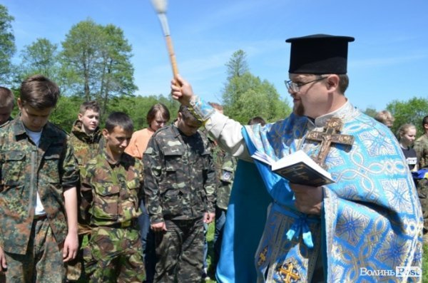 Дві сотні юнаків і дівчат «зникли» у волинських лісах на три дні. ФОТО. ВІДЕО