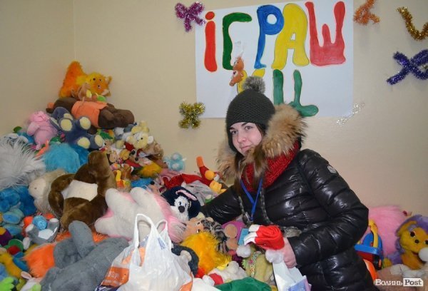 На Фабриці святого Миколая у Луцьку згуртували майже півтисячі волонтерів. ФОТО