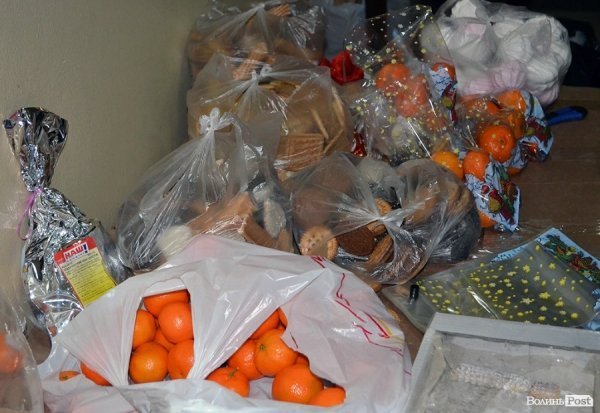 На Фабриці святого Миколая у Луцьку згуртували майже півтисячі волонтерів. ФОТО