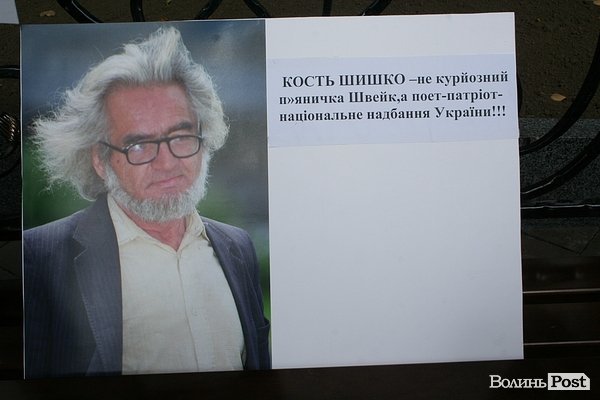 У Луцьку – скандал через пам’ятник відомому поетові. ФОТО. ВІДЕО