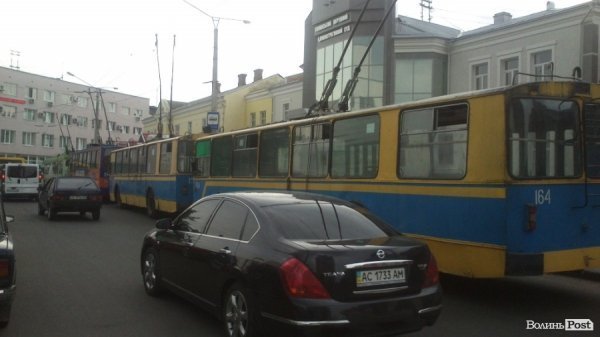 У центрі Луцька – величезний затор. ФОТО