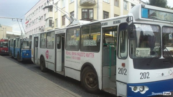 У центрі Луцька – величезний затор. ФОТО