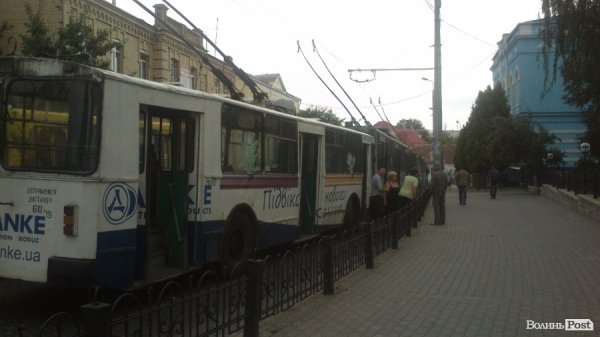 У центрі Луцька – величезний затор. ФОТО