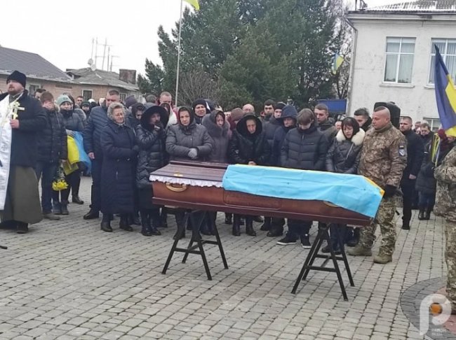 У Рожищі в останню дорогу провели захисника Тараса Меліса. ФОТО