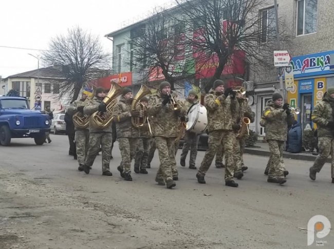 У Рожищі в останню дорогу провели захисника Тараса Меліса. ФОТО
