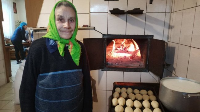 Тисяча пирогів щодня: як волинські господині готують домашню випічку для бійців