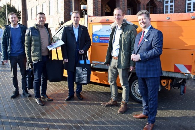 Німецьке місто подарувало для Володимира дві автівки на потреби військових