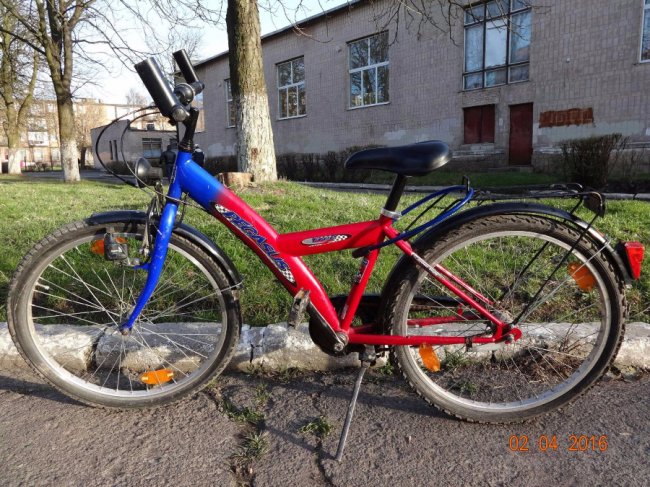 У Нововолинську шукають викрадений дитячий велосипед