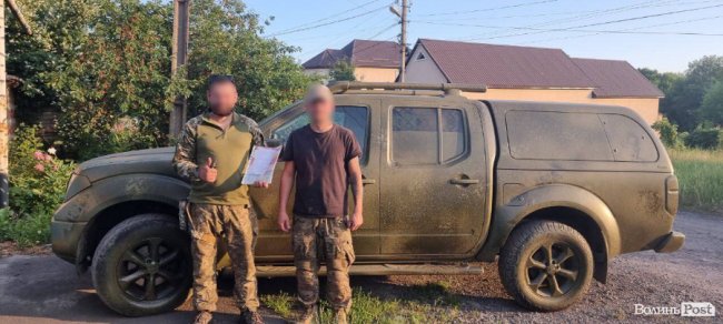 Дорога в пекло. Перукарка, родом з Донбасу, возить автомобілі на фронт. ФОТО