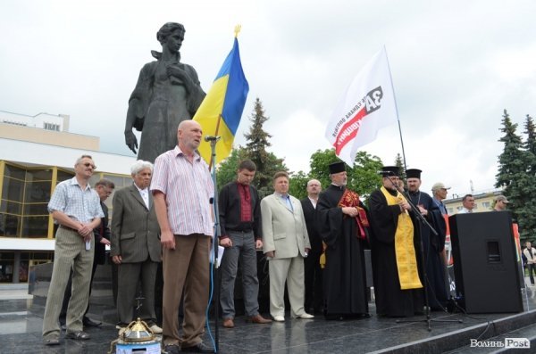 Луцьк вийшов на віче - захищати мову. ФОТО