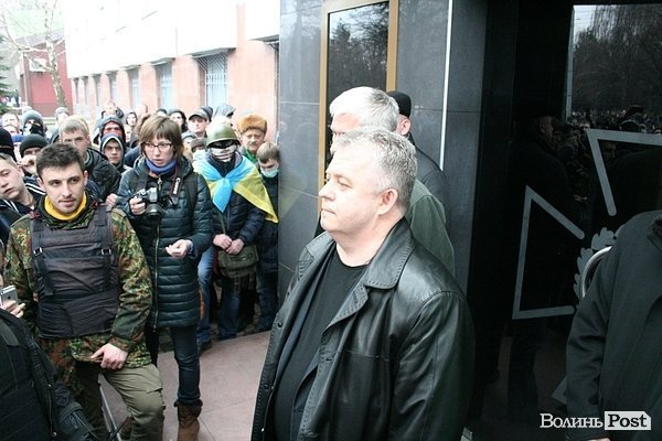 «Правий сектор» під стінами СБУ Волині. ФОТО. ВІДЕО