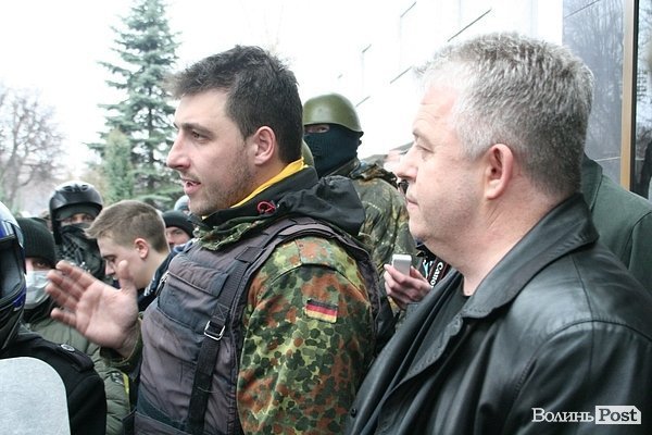 «Правий сектор» під стінами СБУ Волині. ФОТО. ВІДЕО