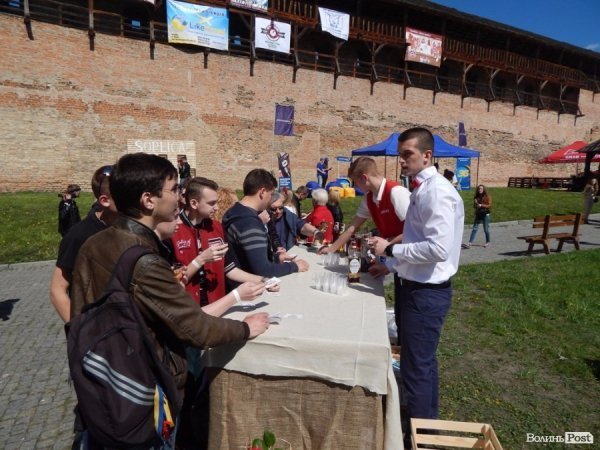 У Луцьку стартував перший фестиваль вуличної їжі «Lutsk Food Fest». ФОТО