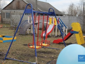 На Волині відкрили нові дитячі майданчики