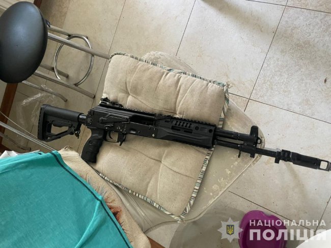 Волинські поліцейські затримали зловмисників, які нелегально продавали зброю по всій Україні