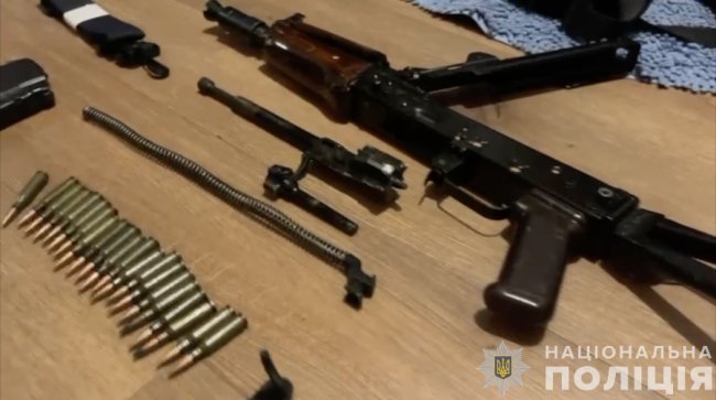 Волинські поліцейські затримали зловмисників, які нелегально продавали зброю по всій Україні