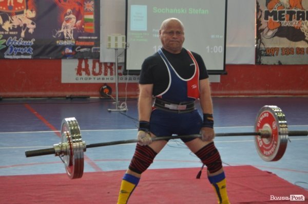 У Луцьку стартував ювілейний чемпіонат світу WPA з пауерліфтингу. ФОТО 