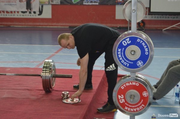 У Луцьку стартував ювілейний чемпіонат світу WPA з пауерліфтингу. ФОТО 
