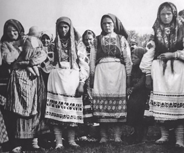 Показали, у яких вишиванках ходили волиняни століття тому. ФОТО