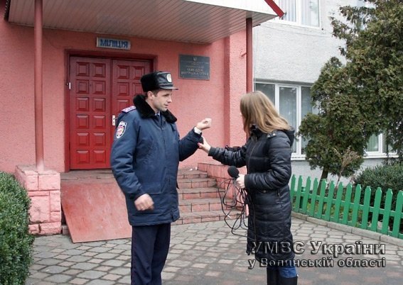 На Волині чоловік кинувся на міліціонера з ножем. ФОТО