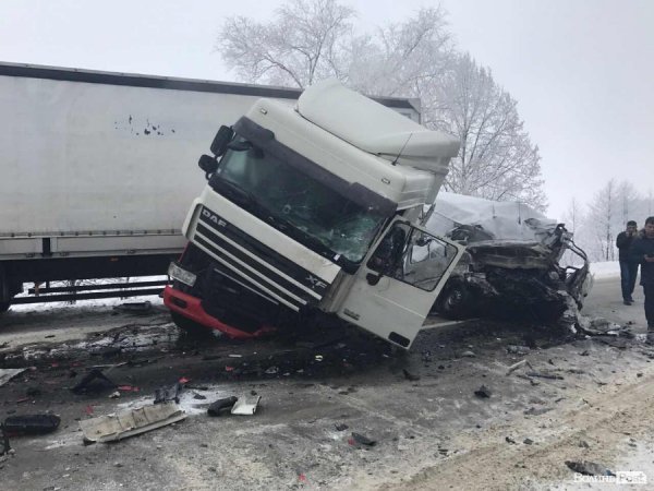 Смертельна аварія на Волині: лоб в лоб зіткнулися фура і «Газель»
