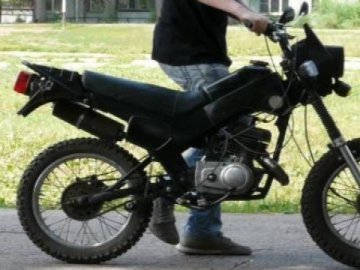 На Волині судили хлопця, який їздив на мотоциклі без посвідчення водія