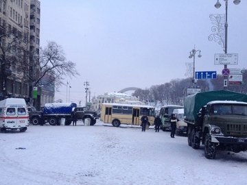 Силовики взяли в облогу Євромайдан