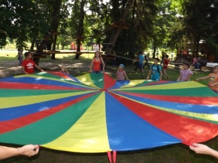Для соціально незахищених дітей у Луцьку влаштували забави та тренінги. ФОТО