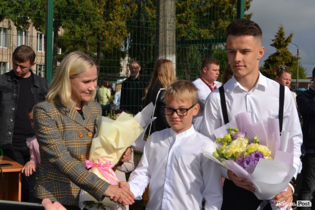 Благодійно, красиво, урочисто: як відсвяткували старт навчання у ліцеї Ковеля. ФОТО