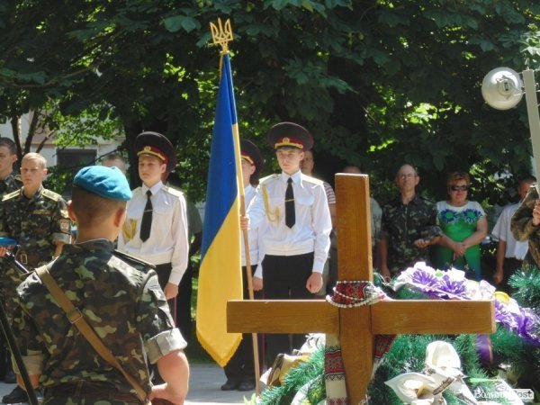 У Луцьку козаки і революціонери влаштували ходу в пам’ять про перемогу над Москвою. ФОТО