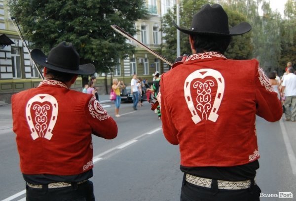 «Поліське літо з фольклором» завершили парадом, концертом і феєрверком. ФОТО