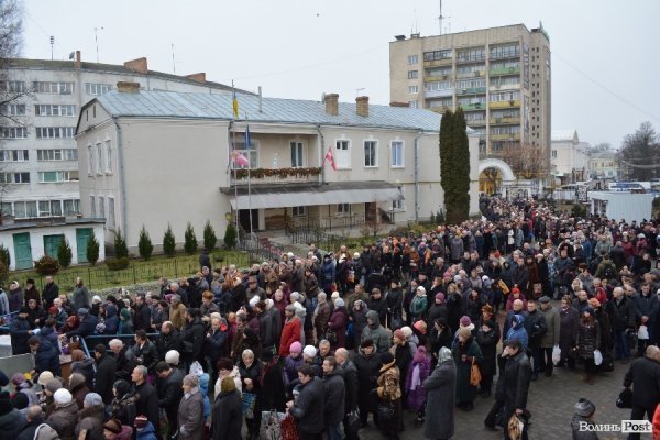 У центрі Луцька освятили воду. ФОТО