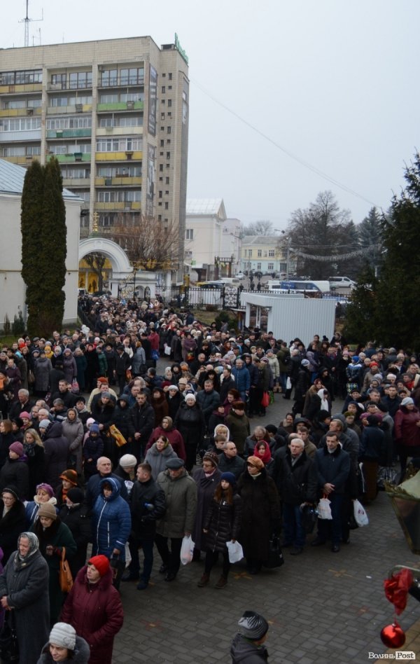 У центрі Луцька освятили воду. ФОТО