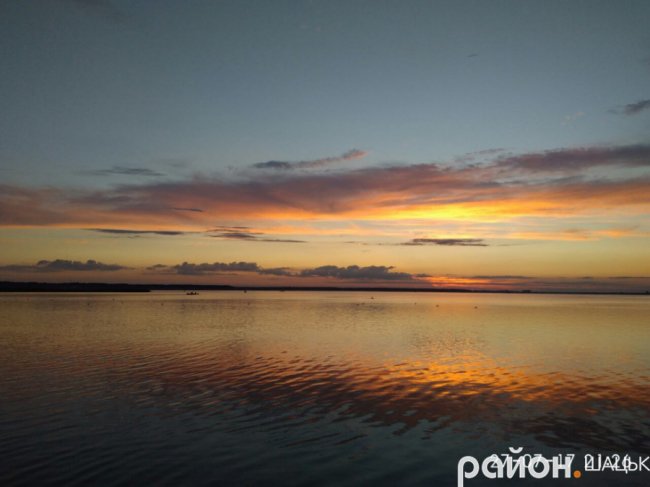 Опублікували дивовижні світлини заходу сонця на Світязі