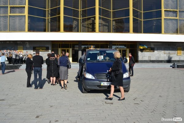 Лучани збираються на  прощання з Клімчуком. ФОТО