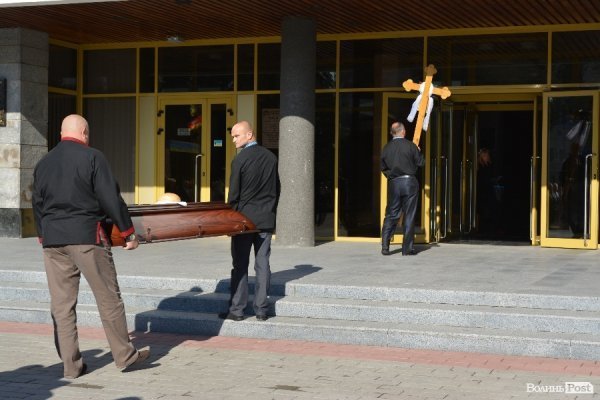 Лучани збираються на  прощання з Клімчуком. ФОТО