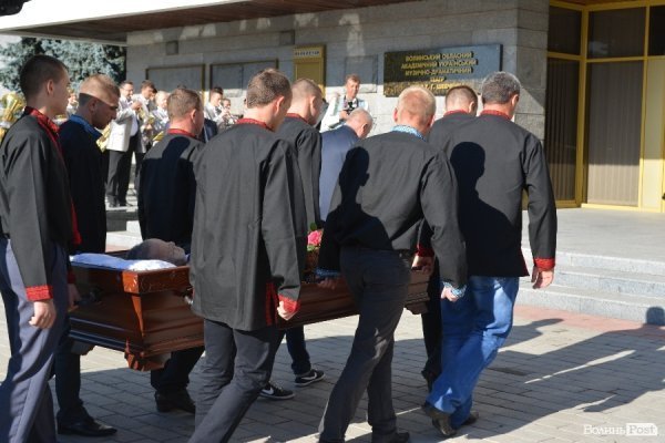 Лучани збираються на  прощання з Клімчуком. ФОТО