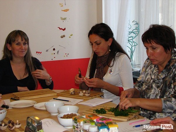 Як луцькі мами вчилися готувати йогурт. ФОТО