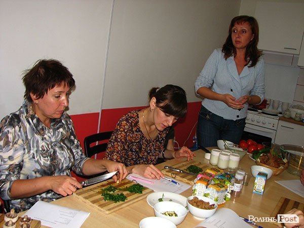 Як луцькі мами вчилися готувати йогурт. ФОТО