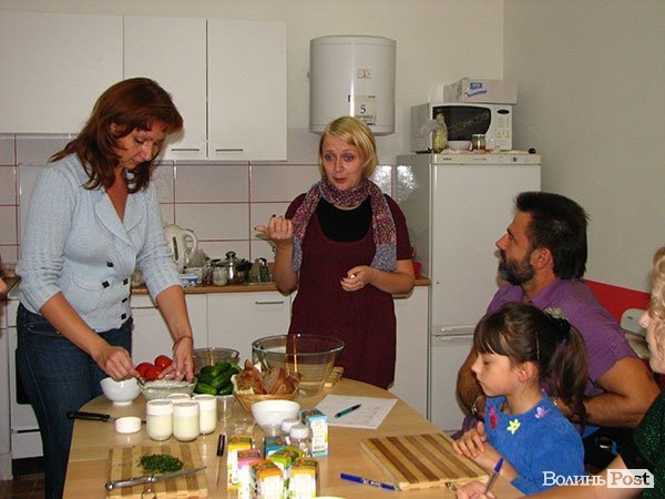 Як луцькі мами вчилися готувати йогурт. ФОТО