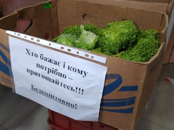 Магазин у Луцьку роздає овочі нужденним. ВІДЕО