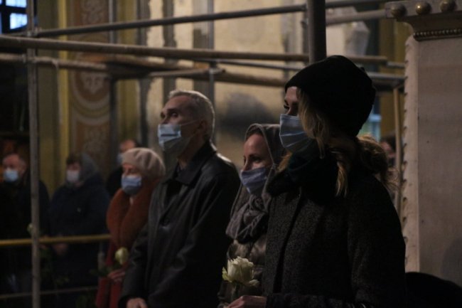 Митрополит Михаїл дарував жінкам квіти на Благовіщення. ФОТО 