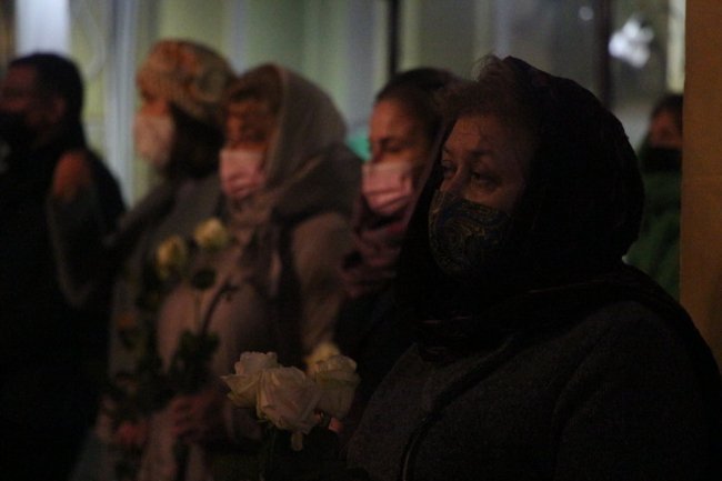 Митрополит Михаїл дарував жінкам квіти на Благовіщення. ФОТО 