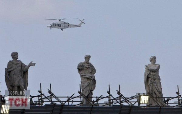 Офіційно: Бенедикт XVI перестав бути Папою Римським. ФОТО