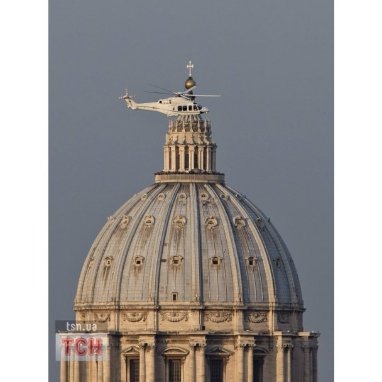 Офіційно: Бенедикт XVI перестав бути Папою Римським. ФОТО