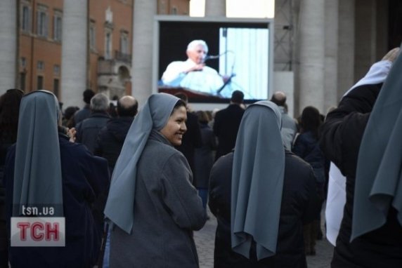 Офіційно: Бенедикт XVI перестав бути Папою Римським. ФОТО
